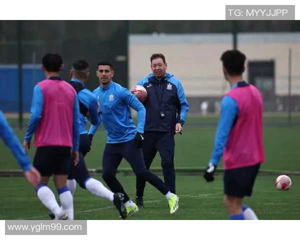 重磅专题:成都足球队如何通过包夹战术实现战术革新与团队协作提升 重磅专题:成都足球队如何通过包夹战术实现战术革新与团队协作提升