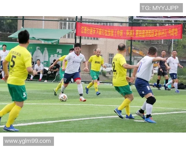 世界足球明星齐聚一堂激情对决展现足球魅力与友谊的盛宴 世界足球明星齐聚一堂激情对决展现足球魅力与友谊的盛宴